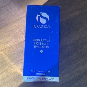 New✨Is Clinical Reparative Moisture Emulsion 50g 1.7oz exp date 11/26